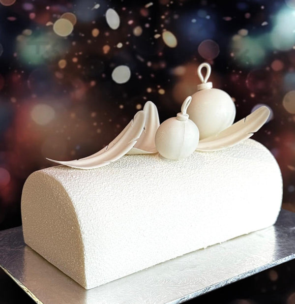 Strawberry & Vanilla Blanc Log Cake